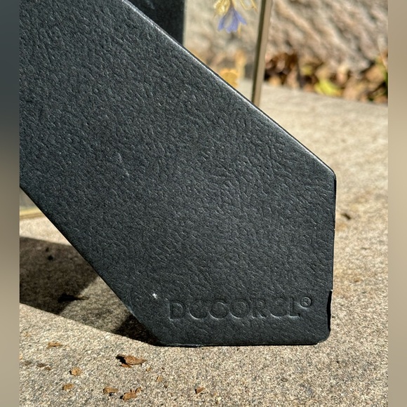 Heirloom dried floral glass and metal picture frame - Picture 4 of 5